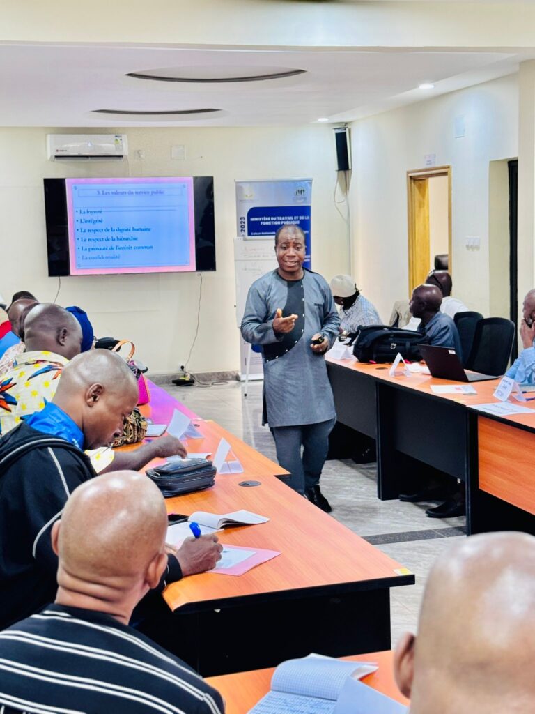 𝐑𝐞𝐧𝐟𝐨𝐫𝐜𝐞𝐦𝐞𝐧𝐭 𝐝𝐞𝐬 𝐜𝐚𝐩𝐚𝐜𝐢𝐭é𝐬 𝐝𝐞𝐬 𝐚𝐠𝐞𝐧𝐭𝐬 𝐩𝐮𝐛𝐥𝐢𝐜𝐬 : 𝐋’𝐈𝐍𝐅𝐏 𝐥𝐚𝐧𝐜𝐞 𝐮𝐧𝐞 𝐟𝐨𝐫𝐦𝐚𝐭𝐢𝐨𝐧 𝐞𝐧 𝐜𝐨𝐦𝐦𝐮𝐧𝐢𝐜𝐚𝐭𝐢𝐨𝐧 𝐞𝐭 𝐫é𝐝𝐚𝐜𝐭𝐢𝐨𝐧 𝐚𝐝𝐦𝐢𝐧𝐢𝐬𝐭𝐫𝐚𝐭𝐢𝐯𝐞 𝐚𝐮 𝐩𝐫𝐨𝐟𝐢𝐭 𝐝𝐞 𝟑𝟎 𝐜𝐚𝐝𝐫𝐞𝐬 𝐝𝐞 𝐥’É𝐭𝐚𝐭